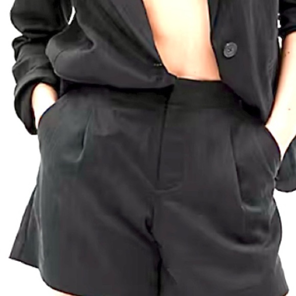 GAP 5” Black Softsuit Shorts